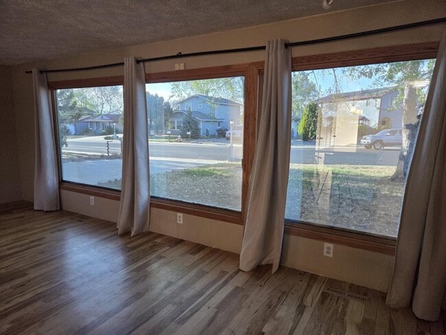 Photo - 921 Pasque Dr