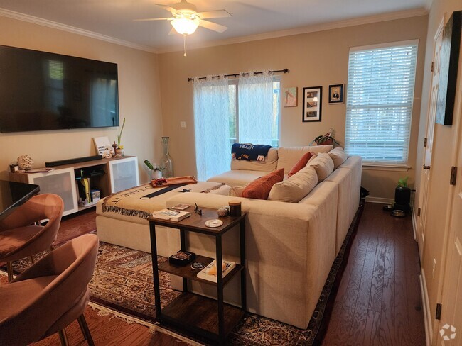 Building Photo - 180 Hemisphere Cir Rental