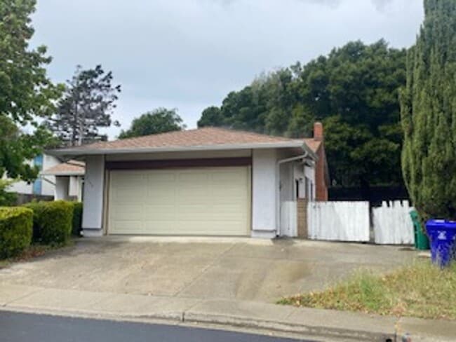 Building Photo - 2152 Blue Jay Cir., Pinole, CA 94564