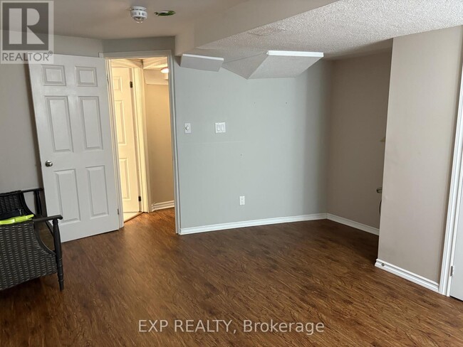 Photo - 1975 Fairport Rd