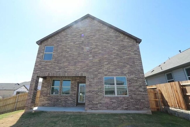 Photo - 195 Longstraw Dr