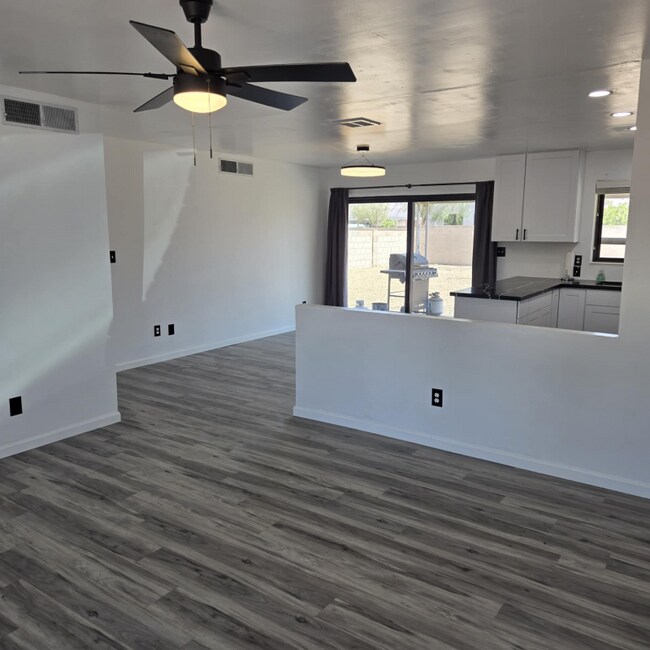 Photo - 10521 W Loma Ln