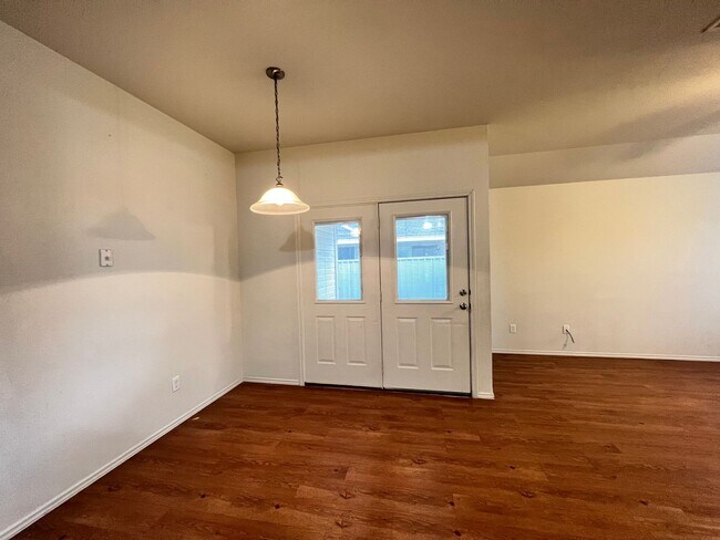 Photo - 6210 Temora Loop Unidad 6210-B Temora Lp, KI