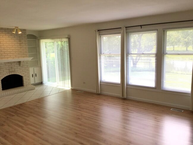 Photo - 835 Heather Ln