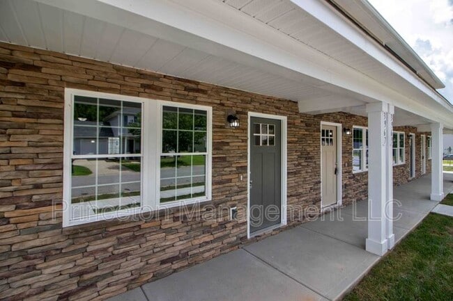 Photo - 3967 Newhall Dr NW