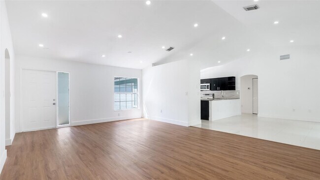 Photo - 1811 SW 124th Way