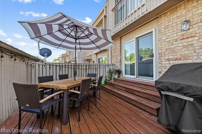 Photo - 704 Oakbrook Ridge Dr