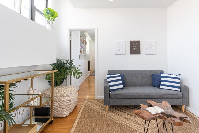 Photo - 735 10th Ave Unidad ID1323993P