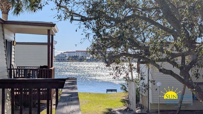 Building Photo - Expansive waterfront covered patio off this fully renovated Fort Walton Condo!