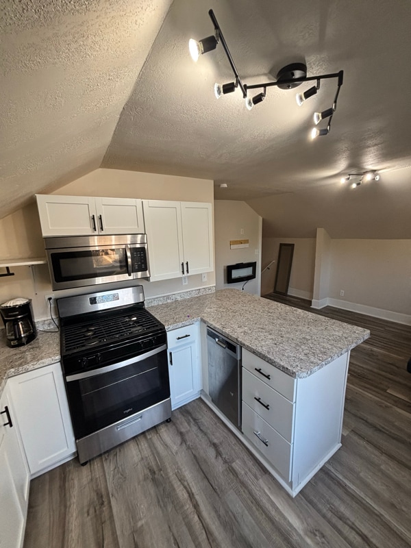 Building Photo - 517 7th St E