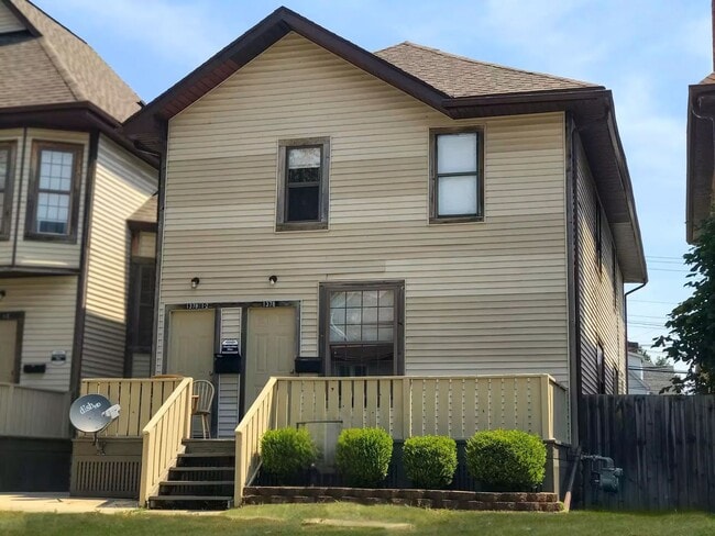 Building Photo - 1378 Indianola Ave