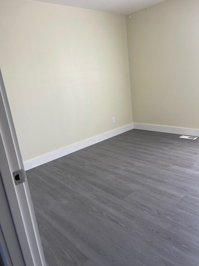 Photo - 206 Honeysuckle Ln