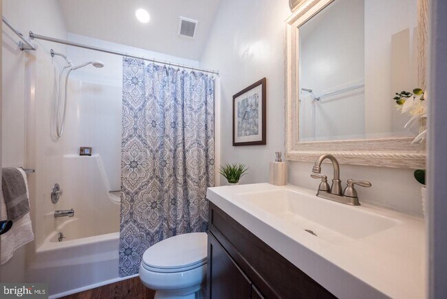 Photo - 123 E Baker St