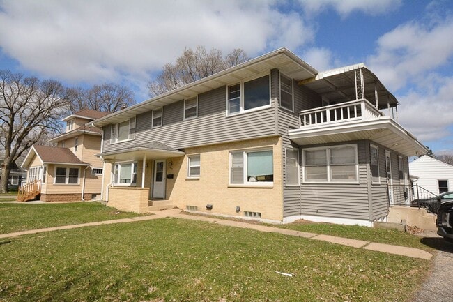 Building Photo - 619 2nd St NW Unit # 1