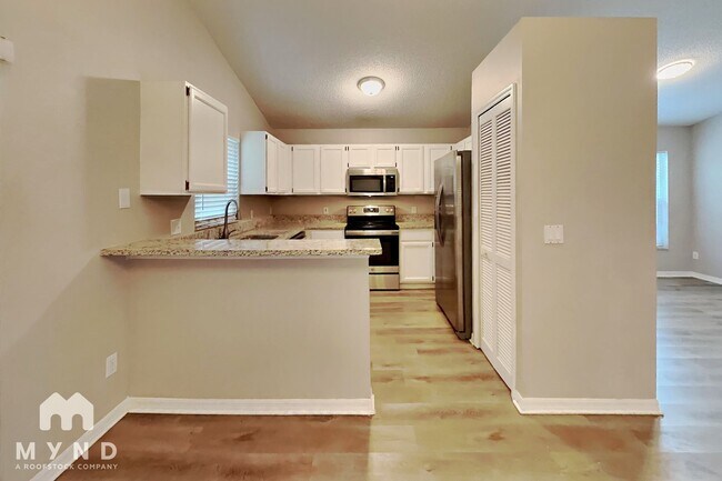 Photo - 915 River Wind Ave