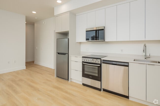 2BR, 2BA - 702SF - Kitchen - Raven Apartments
