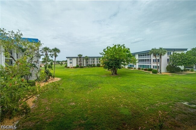 Building Photo - 1828 Pine Valley Dr Unit 201