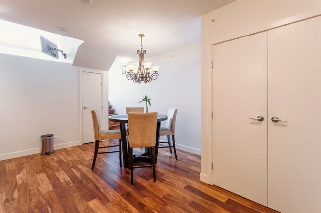 Photo - 270 E 6th Ave Unité TH