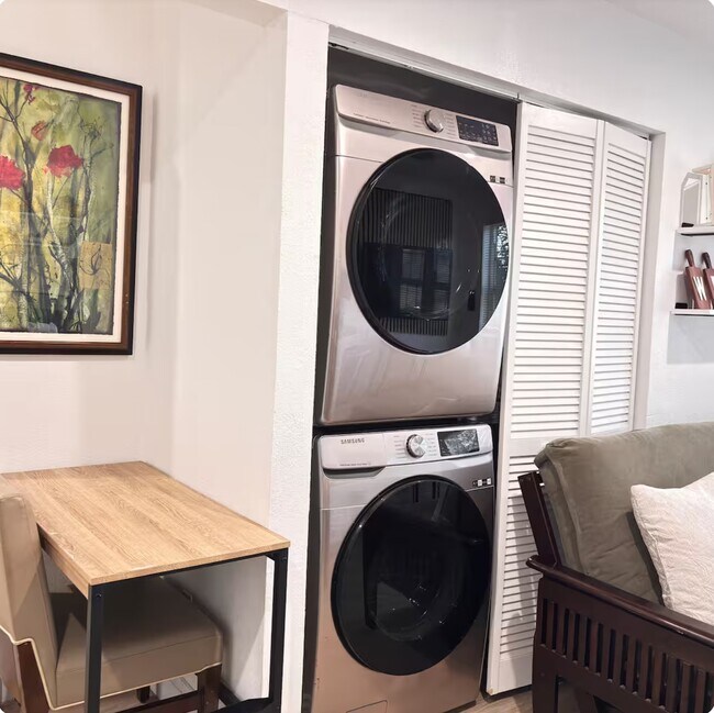 Photo - 6835 Avenue Q
