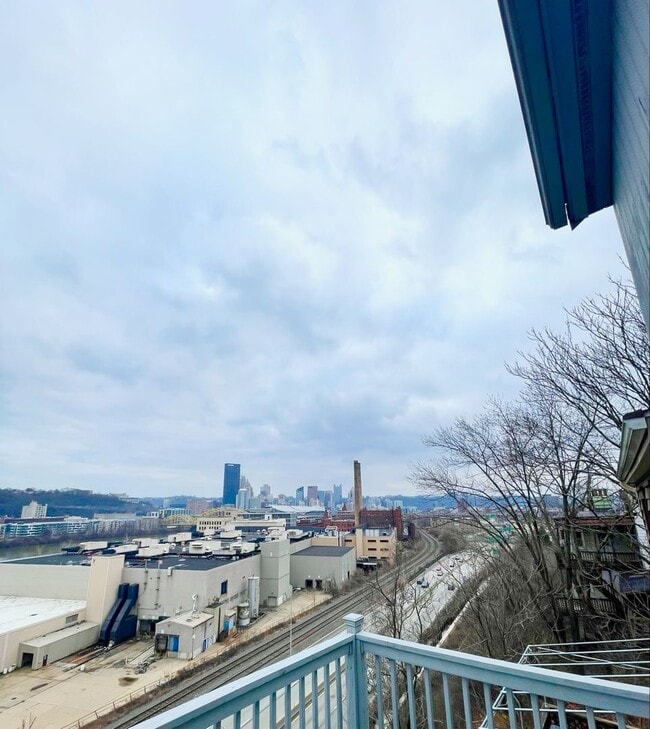 Photo - Awesome 3 or 4 Bedroom Single-Family Home in Troy Hill- 3 Level Deck and Central Air!