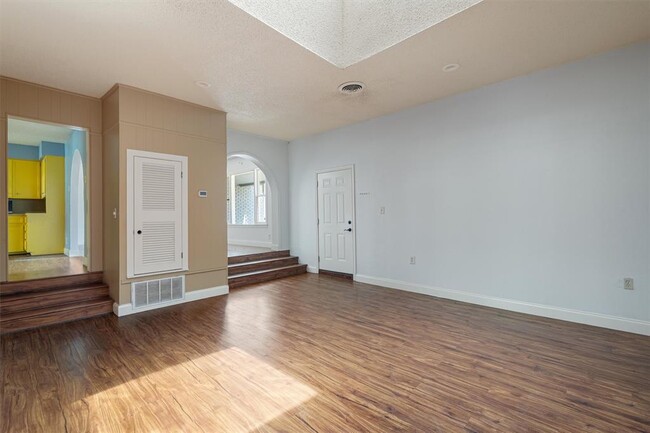 Photo - 2106 Allred Dr