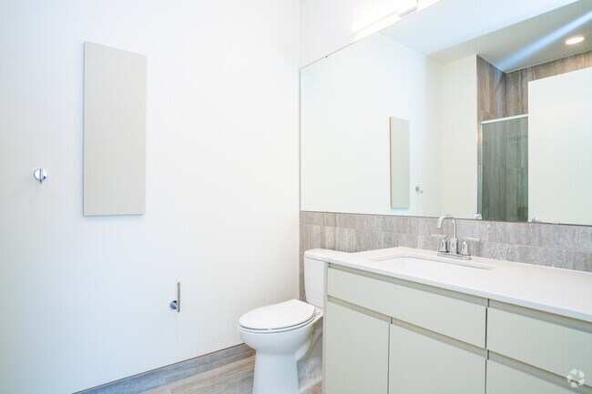 Bathroom - Le Leo