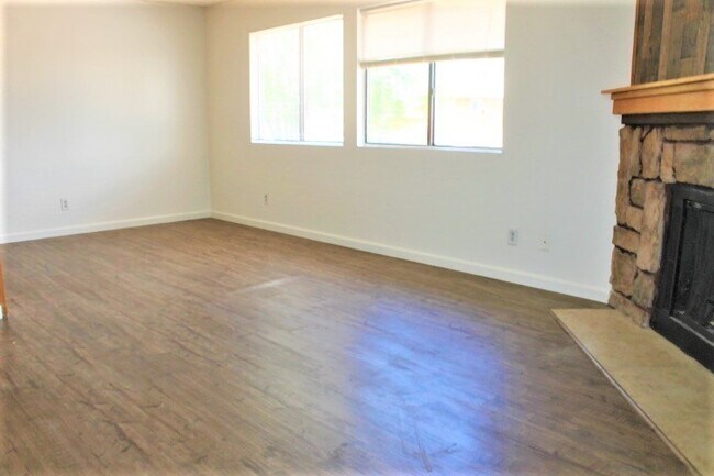 Photo - 349 Gahart Dr Unit B