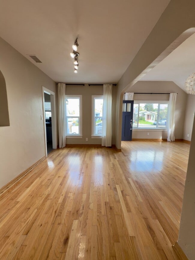 Photo - 33rd Triplex Unidad 4464