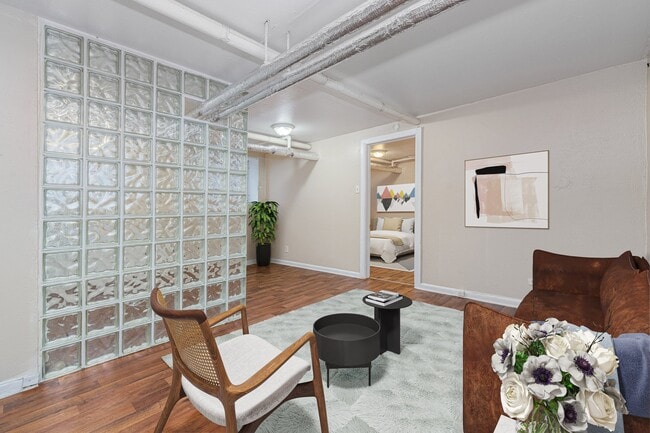 Building Photo - 1030 N Pearl St Unit 16