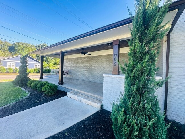 Photo - Urban setting w/ incredible fenced in back yard. 3 bed/2bath + detached office building