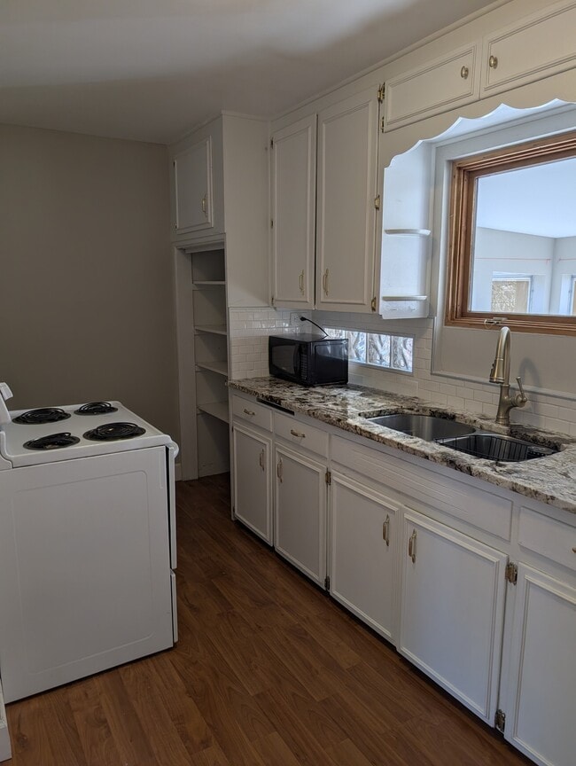 Photo - 1657 N Moline St