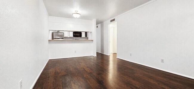 7313 Gulf Fwy Unit 907