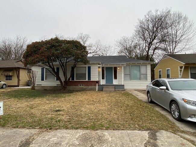 Photo - 2047 Farola Dr