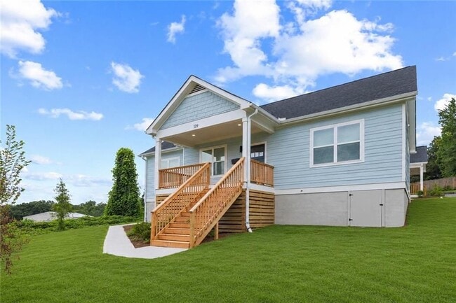 Building Photo - 129 Hilltop Dr SW