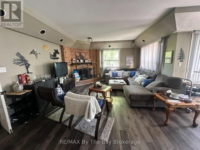 Photo - 32 1st Ln