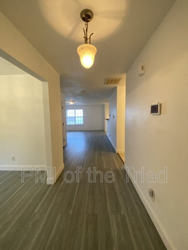 Photo - 202 Kinnley Ct