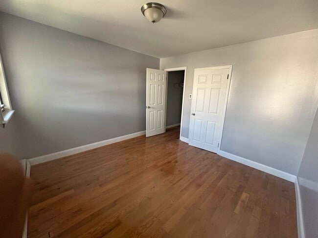 Building Photo - 33 Emerson Ave Unit 6