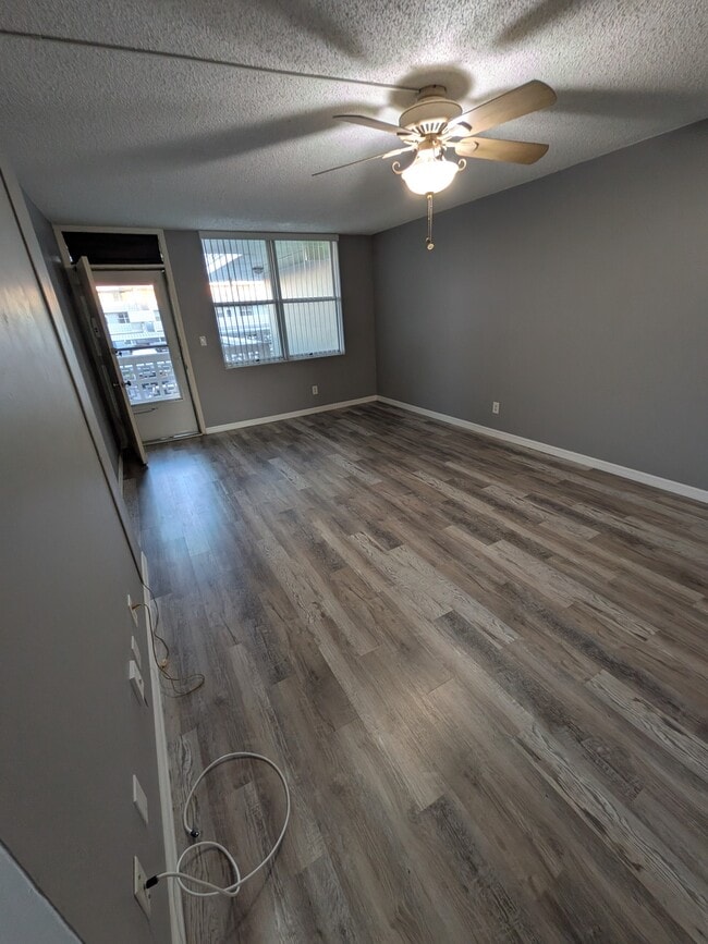 Building Photo - 4710 Bay St NE Unit 216