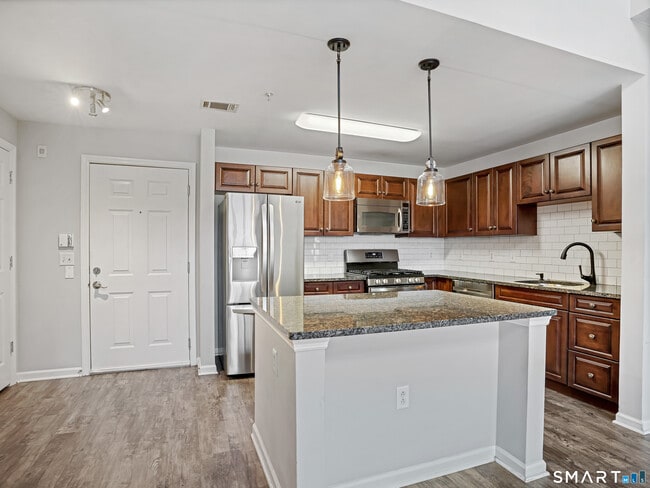 Photo - 35 W Broad St Unit 404