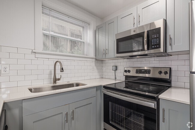 STUDIO, 1BA - 230SF - Kitchen