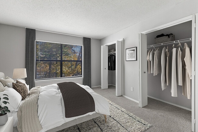 Modern 1-Bedroom and 2-Bedroom Apartments in Greensboro, NC - Park at Oak Ridge