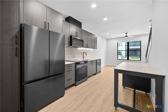 Building Photo - 634 Central Pkwy Unit 1109