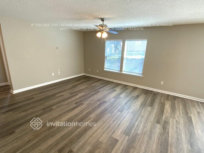 Photo - 354 Auburn Oaks Rd E