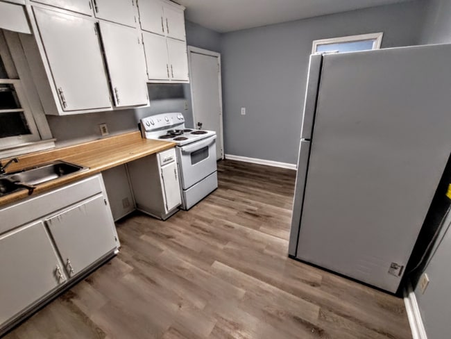 Photo - 100 Willow Ave