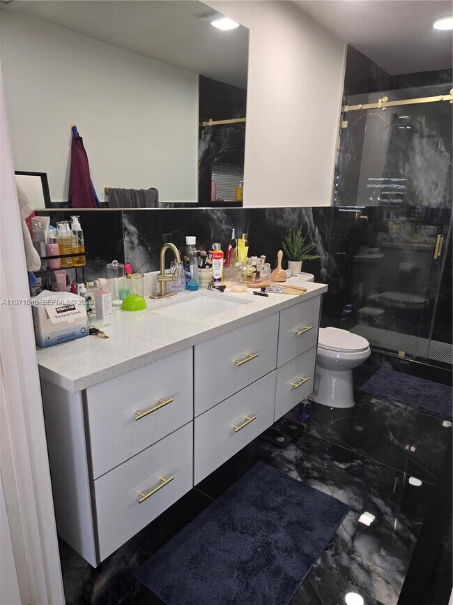 Photo - 869 W 37th St