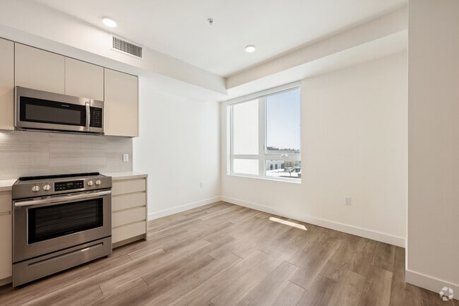 Studio - 690SF - Dining Room