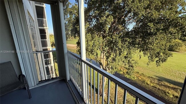 2901 S Palm Aire Dr Unit 408