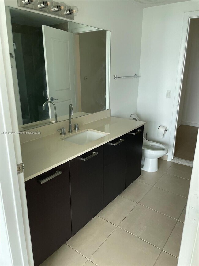 333 NE 24th St Unit 905