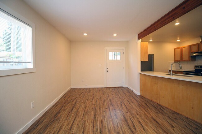 6214 SE 51st Ave Unit 6214 - House