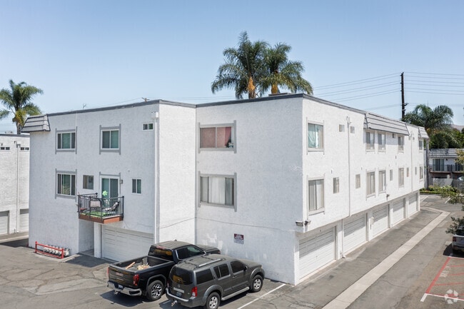 Garages - Stonewood Apartments Unit 401